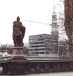 011_14104 - Blick ber die Trostbrcke Richtung Ost-West-Str./ Katharinen- kirche  (2001)