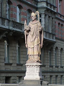 011_14106 - Skulptur des Bischof St. Ansgar mit Bischofsmtze / Mitra, Krummstab als Symbol des Hirtenamts und in der Rechten die Kirche.
