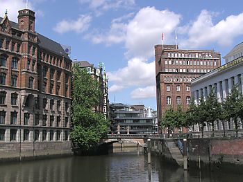 011_14109 - Blick ber das Nikolaifleet zur Trostbrcke zur Patriotischen Gesellschaft und Bei der alten Brse 