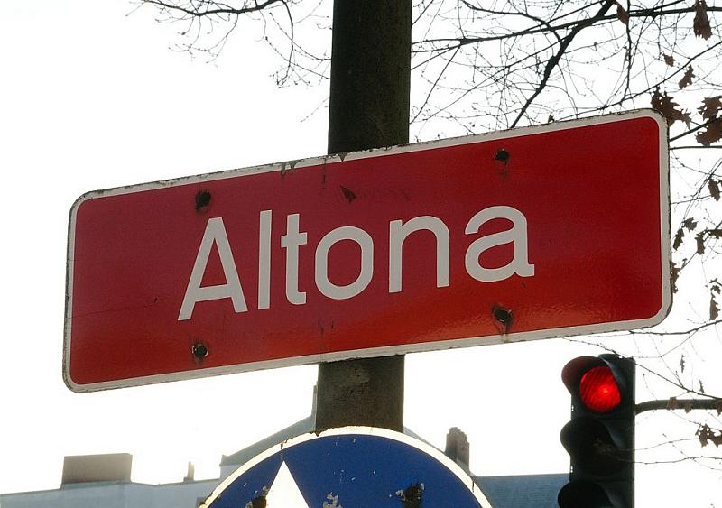 Altona Nord ist ein Stadtteil des Hamburger Bezirks Altona. Der Stadtteil entspricht der nrdlichen Vorstadt der bis 1938 selbstndigen holsteinischen Stadt Altona. Der Hamburger Stadtteil hat eine Flche von 2,2 km und ca.  3488 Stadtteilschild / Grenze zum Stadtteil Altona Nord.