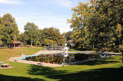 9065 Duvenstedter Freibad im Herbst