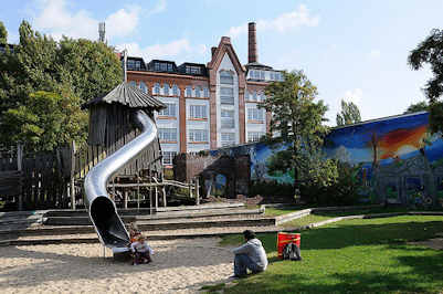 7803 Kinderspielplatz Rutsche - Gaertnerstrasse - ehem. Strassenbahndepot - Tabakfabrik.