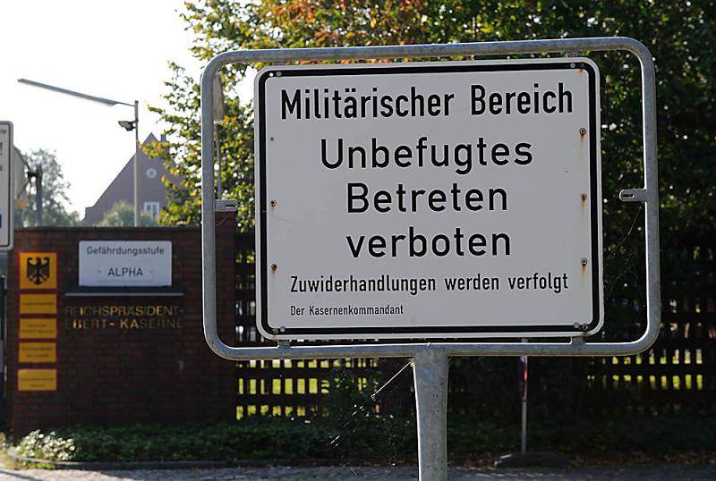 Bilder aus den Hamburger Stadtteilen und Bezirken - Fotos von Hamburg Iserbrook. Der Stadtteil Hamburg Iserbrook gehrt als Hamburger Elbvorort zum Bezirk Hamburg Altona. Iserbrook war nie ein eigenstndiges Dorf, sondern gehrte zur Landgemeinde Dockenhuden. Erst 1951 wurde Iserbrook eigener Stadtteil - auf 2,7 km leben ca. 10 000 Einwohner.