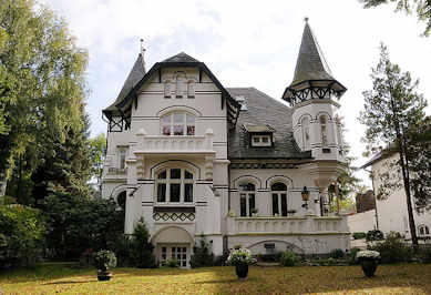 8974 Villa mit Giebeltrmen, Terrasse und Balkon in der Wellingsbttler Landstrasse.