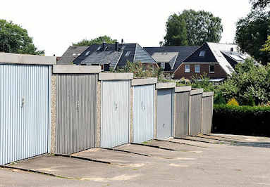 5108 Garageneinfahrten am Berg - Architektur der 1960er Jahre.