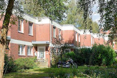 3393 Kubisches Reihenhaus - Architektur beim beim Knigskinderweg in Hamburg Schnelsen.