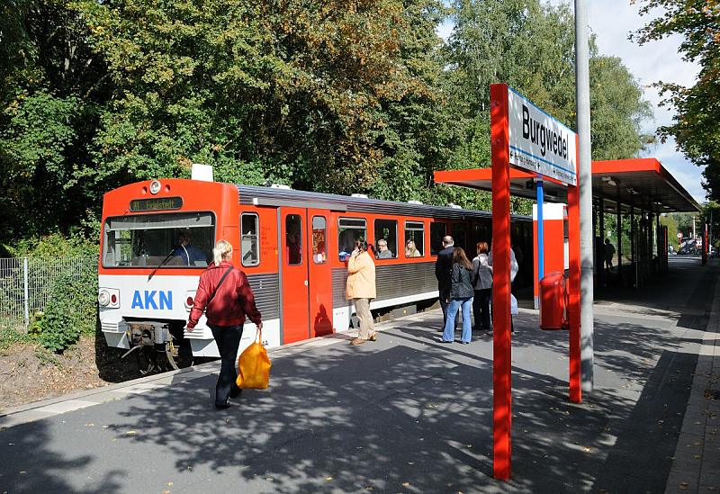 Hamburg SCHNELSEN, Bezirk Hamburg EIMSBTTEL. Das Dorf Schnelsen wird zum ersten Mal 1253 urkundlich erwhnt. Schnelsen gehrte bis 1937 zum Kreis Pinneberg und war damit Teil der Provinz Schleswig-Holstein im ehemaligen Preuen und wurde 1937 in Hamburg eingemeindet. Auf 9,0 km leben ca. 27 000 Einwohner. 