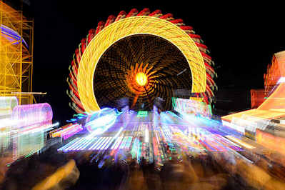 5453 Lichtmalerei - Langzeitbelichtung auf dem Hamburger Dom - Riesenrad.