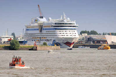 6540 Das Kreuzfahrtschiff AidaBella am Kreuzfahrtterminal Steinwerder im Kaiser Wilhelm Hafen.