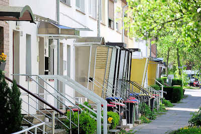 5393 Hauseingnge mit Windfang und Regenschutz; Eingang mit Regendach - Reihenhuser im Stellinger Steindamm, Bezirk Hamburg Eimsbttel.