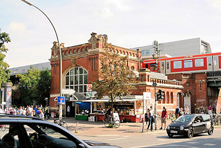 8679 Historisches Gebude der Bahnstation Sternschanze - Ziegelportal, Eingang des 1903 erbauten Empfangsgebudes. 