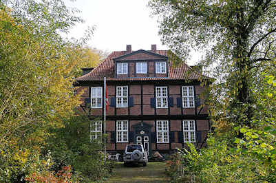 9288 Frontansicht des Wohldorfer Herrenhauses.