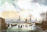 252_022_149 Die Aussenalster ist zugefroren, ein Pferdegespann mit Schlitten jagt über das Alstereis; Herren mit Zylinder fahren Schlittschuh. Im Hintergrund die Mühle an der Lombardbrücke und die Kirchtürme der Hansestadt.