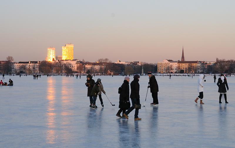 Fotos vom Hamburger Winter - lange Frostperiode, zugefrorene Alster. Bilder von Hamburgs Winter. 