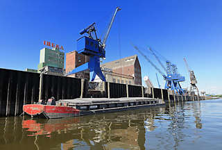 5350 Harburger Seehafen - Krne am Kai, abgedeckte Schute