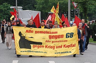 011_15691 - Transparent auf der Anti Asem / G8 Demonstration; " Alle gemeinsam gegen Krieg und Kapital ".