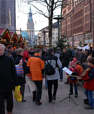 11_15249 - Weihnachtsmarkt an der St. Petrikirche. 
