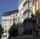 11_18983 historische Architektur der Hamburger Colonnaden als prachtvolle, grnderzeitliche Wohnstrasse - und Geschftsstrae; die Strasse wurde 1978 unter Denkmalschutz gestellt. Im Hintergrund das Gebude des Spielcasinos an der Esplanade / Stephansplatz www.bildarchiv-hamburg.de