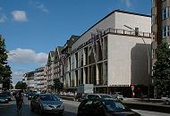 11_19000 Das alte Gebude des Hamburger Stadttheaters / Staatsoper, das ursprnglich von dem Architekten Carl Friedrich Schinkel entworfen wurde, ist im II. Weltkrieg bei einem Bombenangriff zerstrt worden. 1955 wurde der Neubau der Hamburgischen Staatsoper eingeweiht. Das neue Gebude an der Dammtorstrasse wurde von dem Architekten Gerhard Weber entworfen. www.bildarchiv-hamburg.de